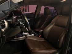 TOYOTA HILUX SW4 2.7 SRV 4X2 16V 7 LUGARES 2017/2018 AUTOGRIF MOTORS CAMPO BOM / Carros no Vale