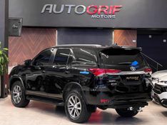 TOYOTA HILUX SW4 2.7 SRV 4X2 16V 7 LUGARES 2017/2018 AUTOGRIF MOTORS CAMPO BOM / Carros no Vale