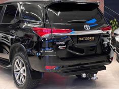 TOYOTA HILUX SW4 2.7 SRV 4X2 16V 7 LUGARES 2017/2018 AUTOGRIF MOTORS CAMPO BOM / Carros no Vale