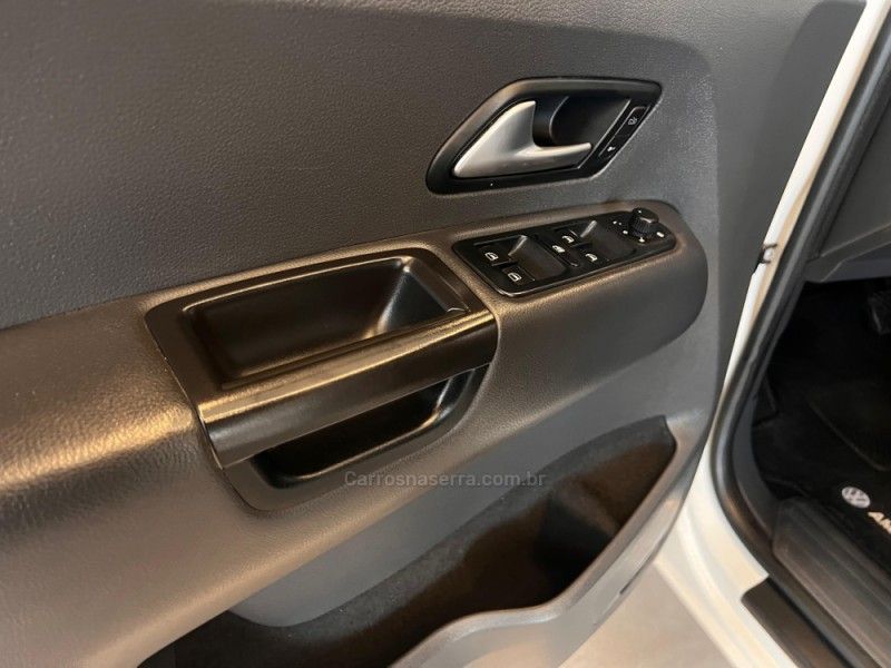 VOLKSWAGEN AMAROK 2.0 HIGHLINE 4X4 CD 16V TURBO INTERCOOLER 2015/2016 AUTOGRIF MOTORS CAMPO BOM / Carros no Vale