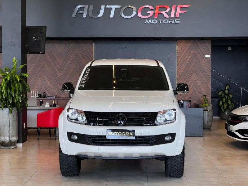 VOLKSWAGEN AMAROK 2.0 HIGHLINE 4X4 CD 16V TURBO INTERCOOLER 2015/2016 AUTOGRIF MOTORS CAMPO BOM / Carros no Vale