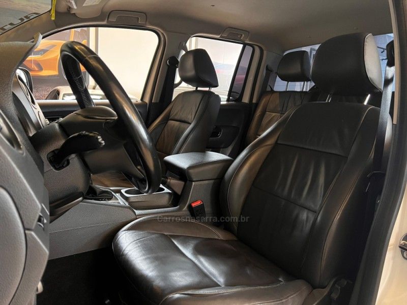 VOLKSWAGEN AMAROK 2.0 HIGHLINE 4X4 CD 16V TURBO INTERCOOLER 2015/2016 AUTOGRIF MOTORS CAMPO BOM / Carros no Vale