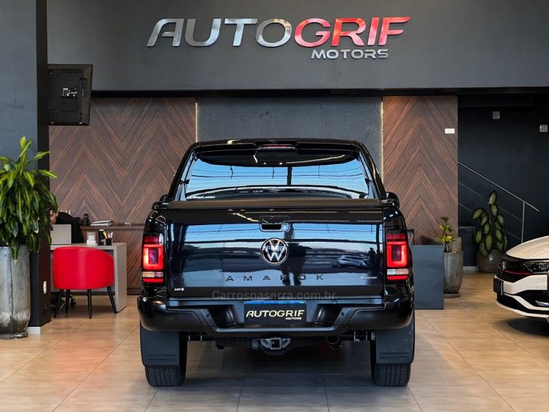 VOLKSWAGEN AMAROK 3.0 V6 EXTREME CD 4X4 AUTOMÁTICO 2024/2025 AUTOGRIF MOTORS CAMPO BOM / Carros no Vale