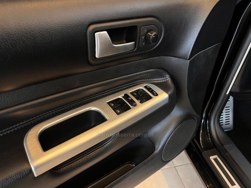 VOLKSWAGEN GOLF 2.0 MI BLACK EDITION 8V TIPTRONIC 2012/2013 AUTOGRIF MOTORS CAMPO BOM / Carros no Vale