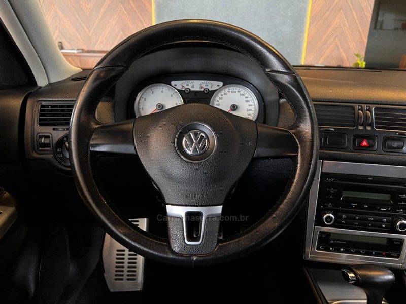 VOLKSWAGEN GOLF 2.0 MI BLACK EDITION 8V TIPTRONIC 2012/2013 AUTOGRIF MOTORS CAMPO BOM / Carros no Vale