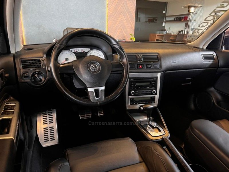 VOLKSWAGEN GOLF 2.0 MI BLACK EDITION 8V TIPTRONIC 2012/2013 AUTOGRIF MOTORS CAMPO BOM / Carros no Vale