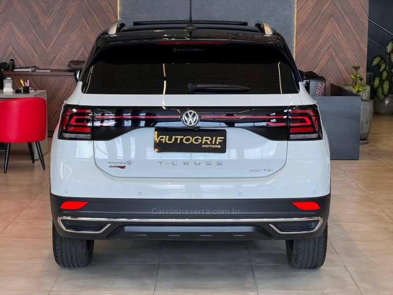 VOLKSWAGEN T-CROSS 1.4 HIGHLINE TSI 16V 2021/2021 AUTOGRIF MOTORS CAMPO BOM / Carros no Vale