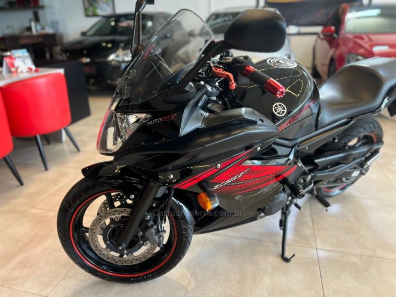 YAMAHA XJ6 F ABS 2011/2012 AUTOGRIF MOTORS CAMPO BOM / Carros no Vale