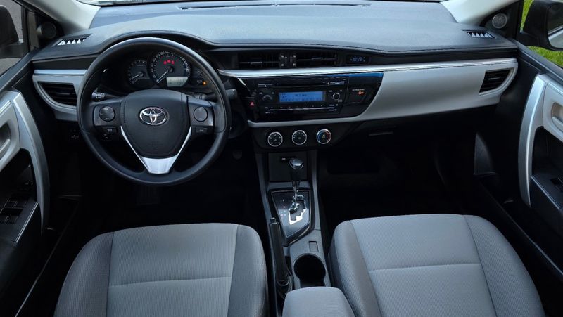 Toyota Corolla GLi 1.8 16V 2014/2015 AUTO NÍVEL VEÍCULOS SANTA CRUZ DO SUL / Carros no Vale