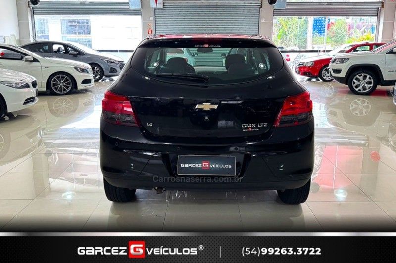 CHEVROLET ONIX 1.4 MPFI LTZ 8V 2014/2014 GARCEZ VEÍCULOS BENTO GONÇALVES / Carros no Vale