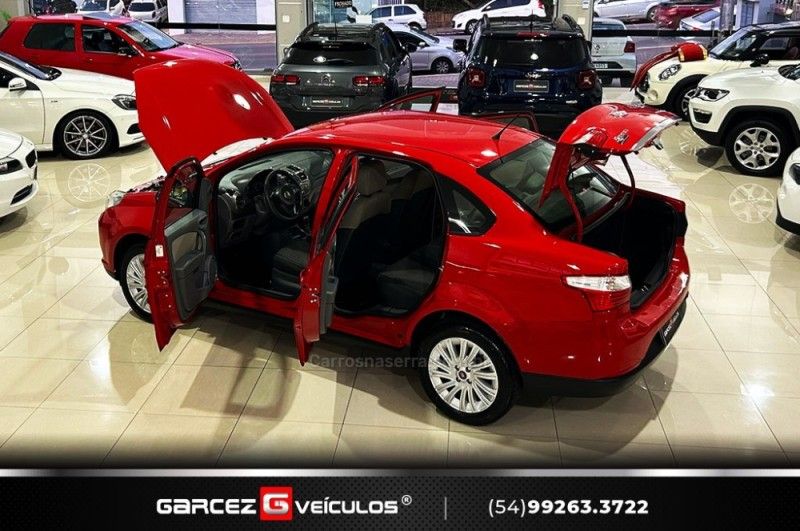 FIAT GRAND SIENA 1.6 MPI ESSENCE 16V 2014/2014 GARCEZ VEÍCULOS BENTO GONÇALVES / Carros no Vale