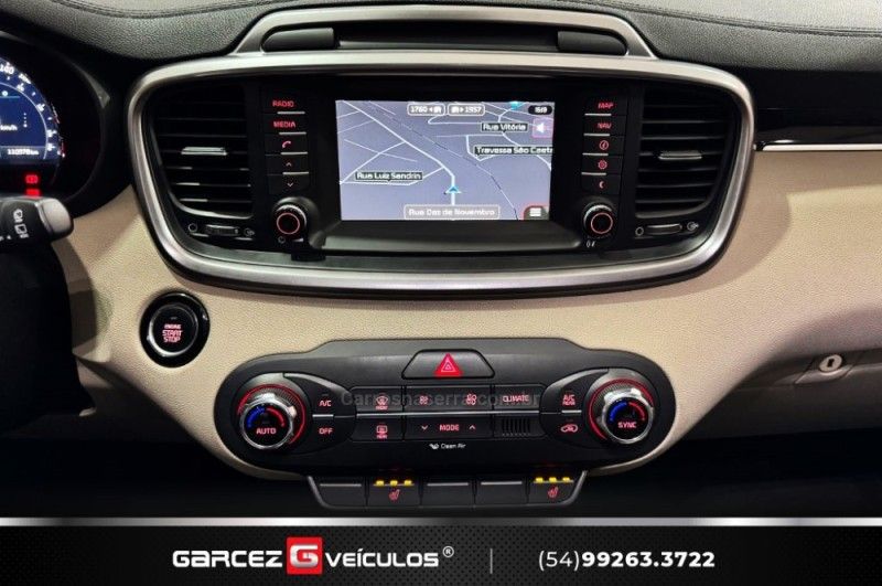 KIA SORENTO 3.3 EX V6 24V 7 LUGARES 2015/2016 GARCEZ VEÍCULOS BENTO GONÇALVES / Carros no Vale