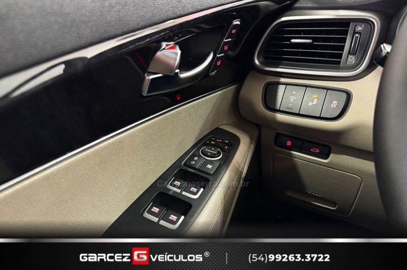 KIA SORENTO 3.3 EX V6 24V 7 LUGARES 2015/2016 GARCEZ VEÍCULOS BENTO GONÇALVES / Carros no Vale