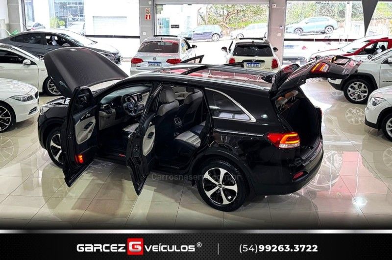 KIA SORENTO 3.3 EX V6 24V 7 LUGARES 2015/2016 GARCEZ VEÍCULOS BENTO GONÇALVES / Carros no Vale