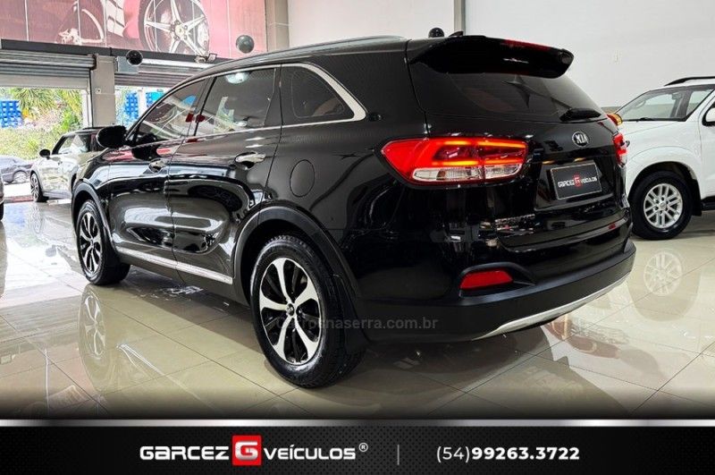 KIA SORENTO 3.3 EX V6 24V 7 LUGARES 2015/2016 GARCEZ VEÍCULOS BENTO GONÇALVES / Carros no Vale