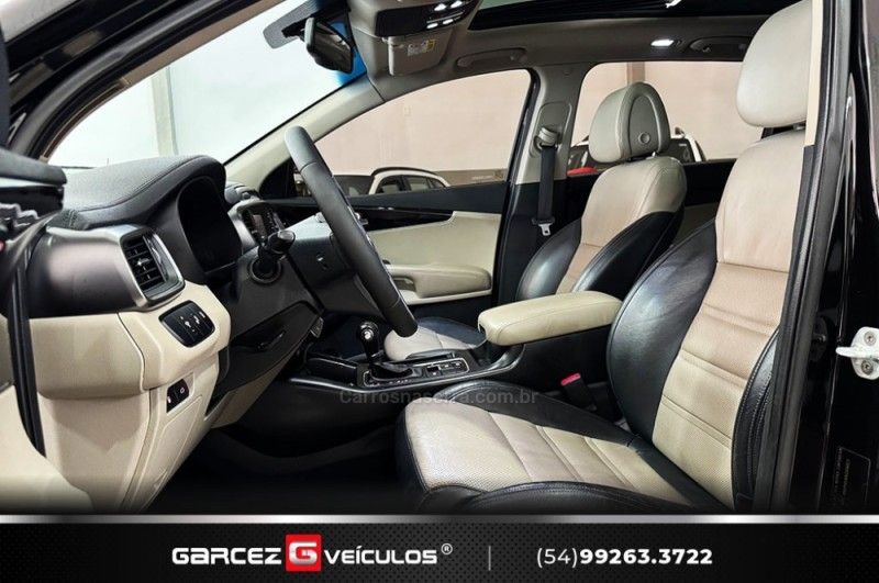 KIA SORENTO 3.3 EX V6 24V 7 LUGARES 2015/2016 GARCEZ VEÍCULOS BENTO GONÇALVES / Carros no Vale