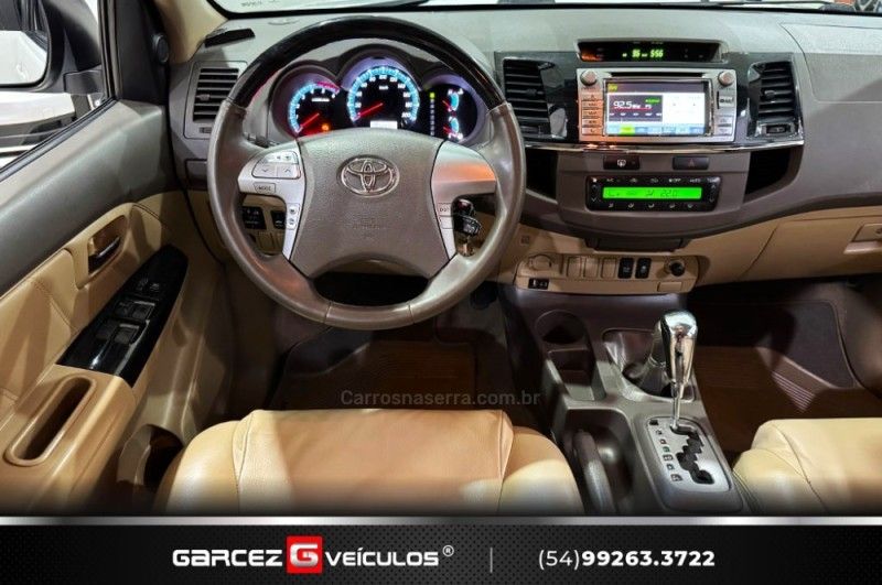 TOYOTA HILUX SW4 3.0 SRV 4X4 16V TURBO INTERCOOLER 2013/2013 GARCEZ VEÍCULOS BENTO GONÇALVES / Carros no Vale
