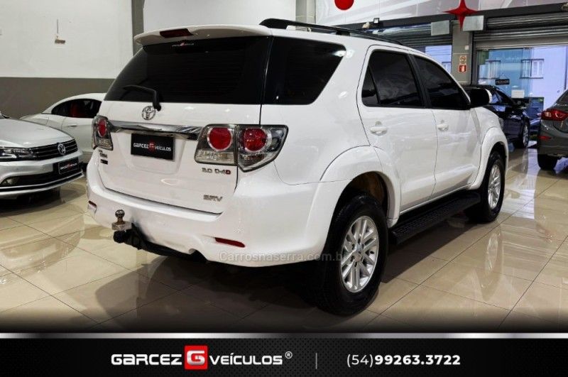 TOYOTA HILUX SW4 3.0 SRV 4X4 16V TURBO INTERCOOLER 2013/2013 GARCEZ VEÍCULOS BENTO GONÇALVES / Carros no Vale