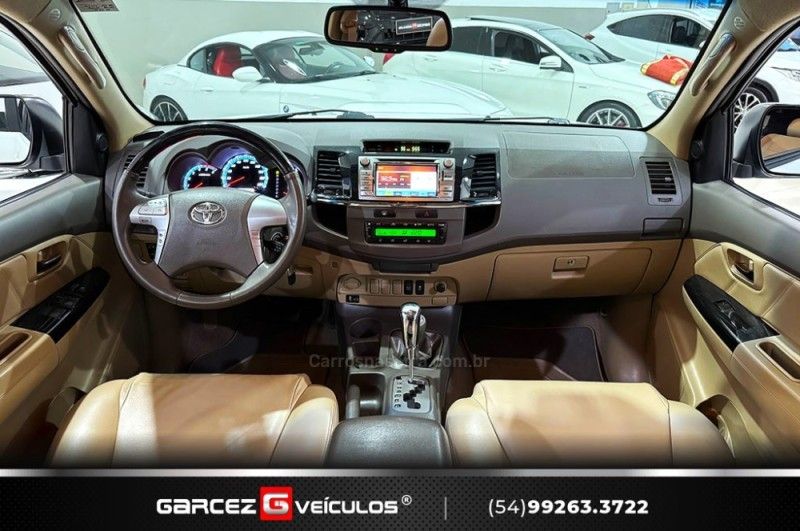 TOYOTA HILUX SW4 3.0 SRV 4X4 16V TURBO INTERCOOLER 2013/2013 GARCEZ VEÍCULOS BENTO GONÇALVES / Carros no Vale