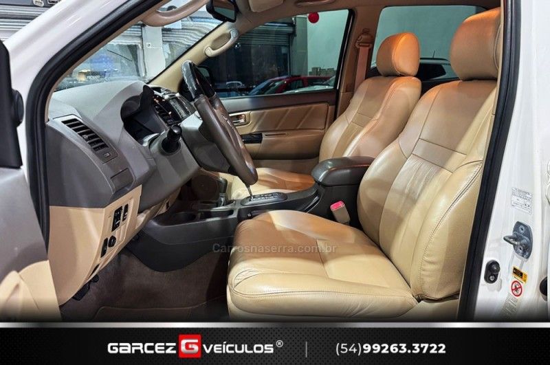 TOYOTA HILUX SW4 3.0 SRV 4X4 16V TURBO INTERCOOLER 2013/2013 GARCEZ VEÍCULOS BENTO GONÇALVES / Carros no Vale