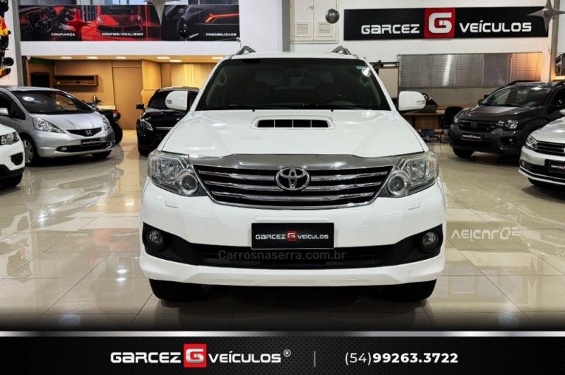TOYOTA HILUX SW4 3.0 SRV 4X4 16V TURBO INTERCOOLER 2013/2013 GARCEZ VEÍCULOS BENTO GONÇALVES / Carros no Vale
