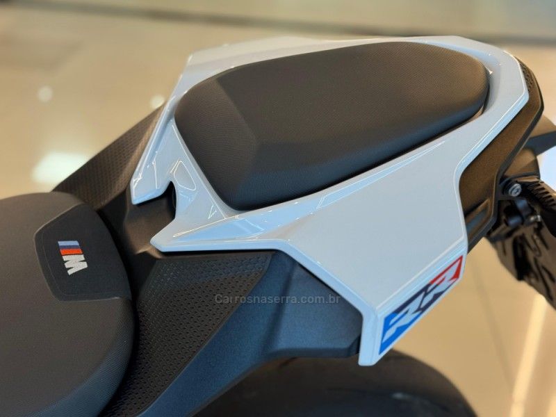 BMW S 1000 RR M CARBON 2024/2024 GRIFFCAR MULTIMARCAS DOIS IRMÃOS / Carros no Vale