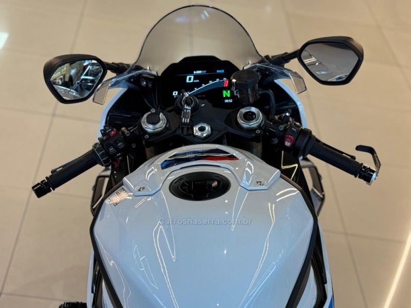 BMW S 1000 RR M CARBON 2024/2024 GRIFFCAR MULTIMARCAS DOIS IRMÃOS / Carros no Vale
