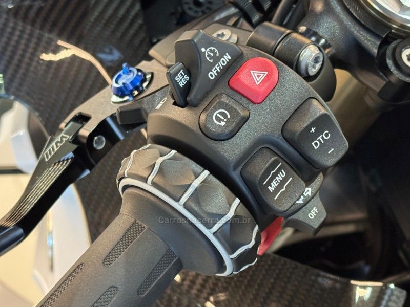 BMW S 1000 RR M CARBON 2024/2024 GRIFFCAR MULTIMARCAS DOIS IRMÃOS / Carros no Vale