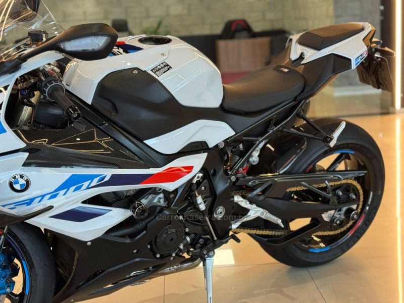 BMW S 1000 RR M CARBON 2024/2024 GRIFFCAR MULTIMARCAS DOIS IRMÃOS / Carros no Vale