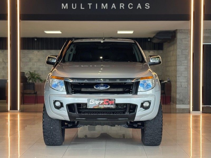FORD RANGER 3.2 XLT 4X4 CD 20V 2013/2014 GRIFFCAR MULTIMARCAS DOIS IRMÃOS / Carros no Vale