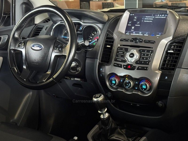 FORD RANGER 3.2 XLT 4X4 CD 20V 2013/2014 GRIFFCAR MULTIMARCAS DOIS IRMÃOS / Carros no Vale