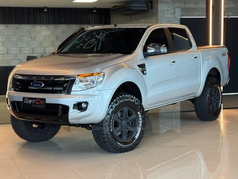FORD RANGER 3.2 XLT 4X4 CD 20V 2013/2014 GRIFFCAR MULTIMARCAS DOIS IRMÃOS / Carros no Vale