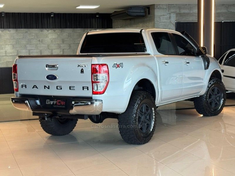 FORD RANGER 3.2 XLT 4X4 CD 20V 2013/2014 GRIFFCAR MULTIMARCAS DOIS IRMÃOS / Carros no Vale