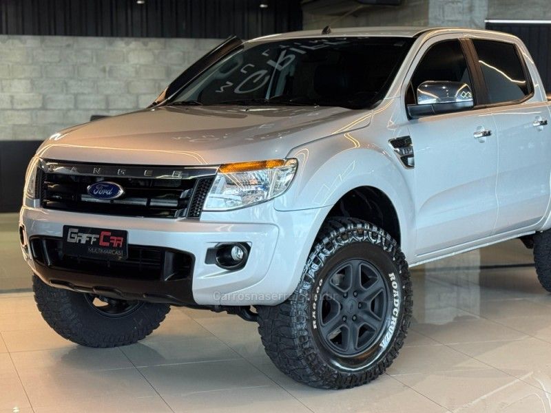FORD RANGER 3.2 XLT 4X4 CD 20V 2013/2014 GRIFFCAR MULTIMARCAS DOIS IRMÃOS / Carros no Vale