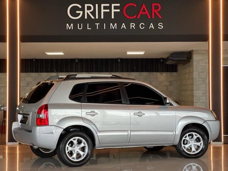 HYUNDAI TUCSON 2.0 MPFI GLS 16V 143CV 2WD 2015/2016 GRIFFCAR MULTIMARCAS DOIS IRMÃOS / Carros no Vale