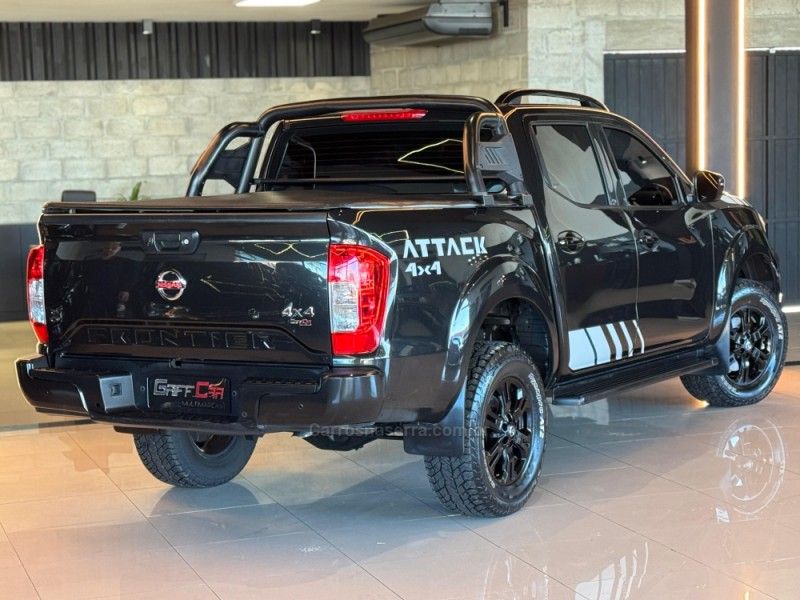 NISSAN FRONTIER 2.3 ATTACK 4X4 CD BI-TURBO 2022/2023 GRIFFCAR MULTIMARCAS DOIS IRMÃOS / Carros no Vale