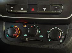 RENAULT KWID 1.0 12V SCE ZEN 2017/2018 GRIFFCAR MULTIMARCAS DOIS IRMÃOS / Carros no Vale