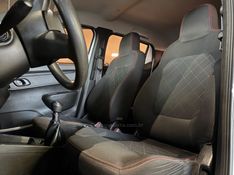 RENAULT KWID 1.0 12V SCE ZEN 2017/2018 GRIFFCAR MULTIMARCAS DOIS IRMÃOS / Carros no Vale