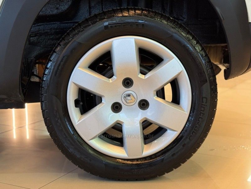 RENAULT KWID 1.0 12V SCE ZEN 2017/2018 GRIFFCAR MULTIMARCAS DOIS IRMÃOS / Carros no Vale