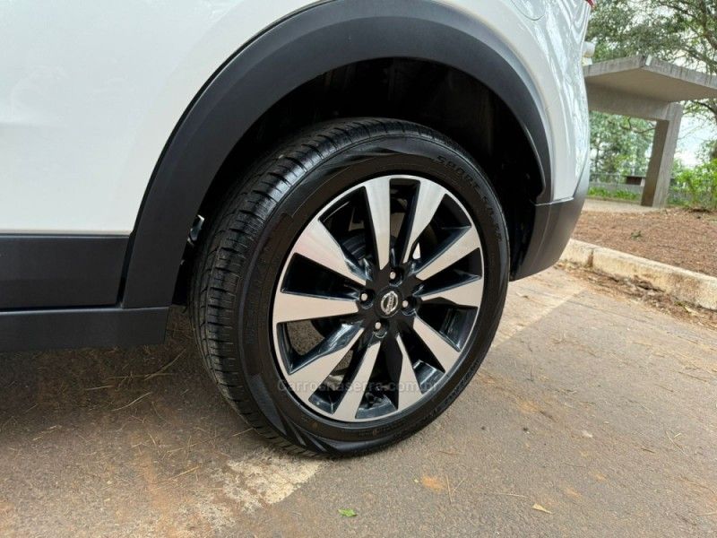 NISSAN KICKS 1.6 16V SV XTRONIC 2018/2018 KASPER VEÍCULOS DOIS IRMÃOS / Carros no Vale