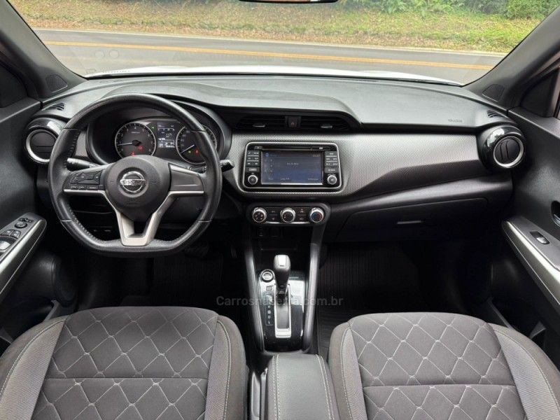 NISSAN KICKS 1.6 16V SV XTRONIC 2018/2018 KASPER VEÍCULOS DOIS IRMÃOS / Carros no Vale