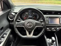 NISSAN KICKS 1.6 16V SV XTRONIC 2018/2018 KASPER VEÍCULOS DOIS IRMÃOS / Carros no Vale