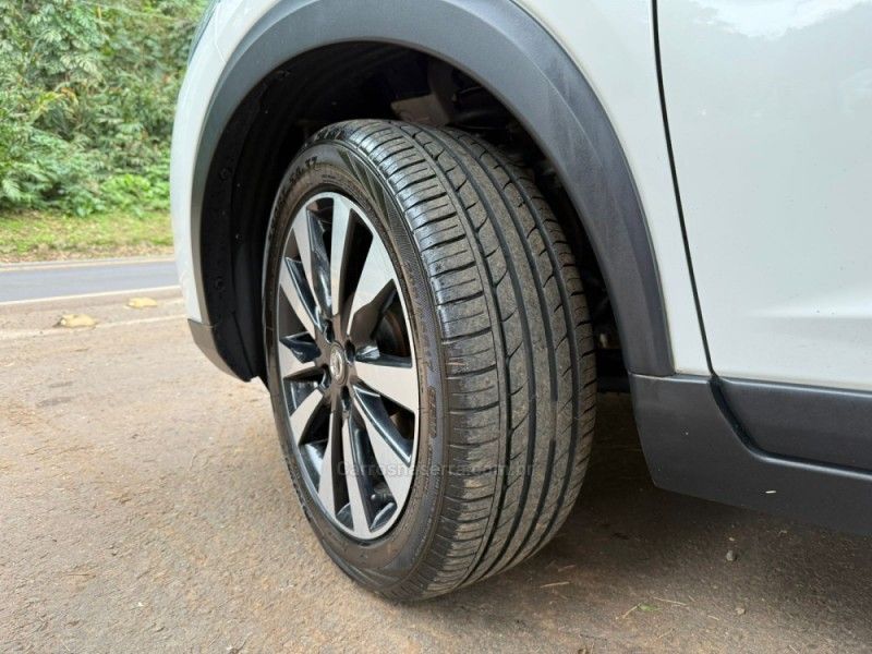NISSAN KICKS 1.6 16V SV XTRONIC 2018/2018 KASPER VEÍCULOS DOIS IRMÃOS / Carros no Vale