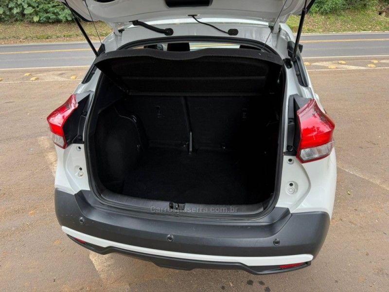 NISSAN KICKS 1.6 16V SV XTRONIC 2018/2018 KASPER VEÍCULOS DOIS IRMÃOS / Carros no Vale