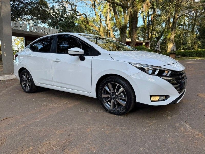 NISSAN VERSA 1.6 ADVANCE 16V 2024/2024 KASPER VEÍCULOS DOIS IRMÃOS / Carros no Vale