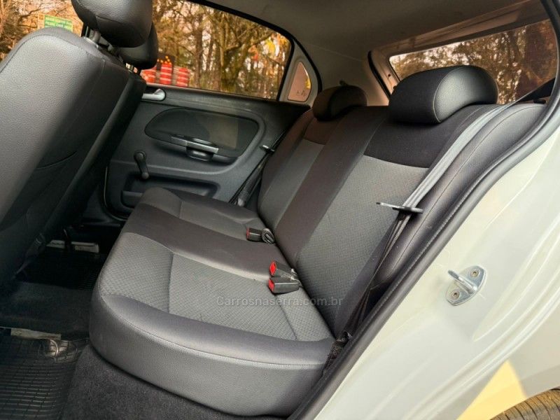 VOLKSWAGEN GOL 1.0 12V MPI TOTALFLEX TRENDLINE 2016/2017 KASPER VEÍCULOS DOIS IRMÃOS / Carros no Vale