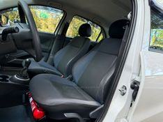 VOLKSWAGEN VOYAGE 1.0 MI CITY 8V 2014/2015 KASPER VEÍCULOS DOIS IRMÃOS / Carros no Vale