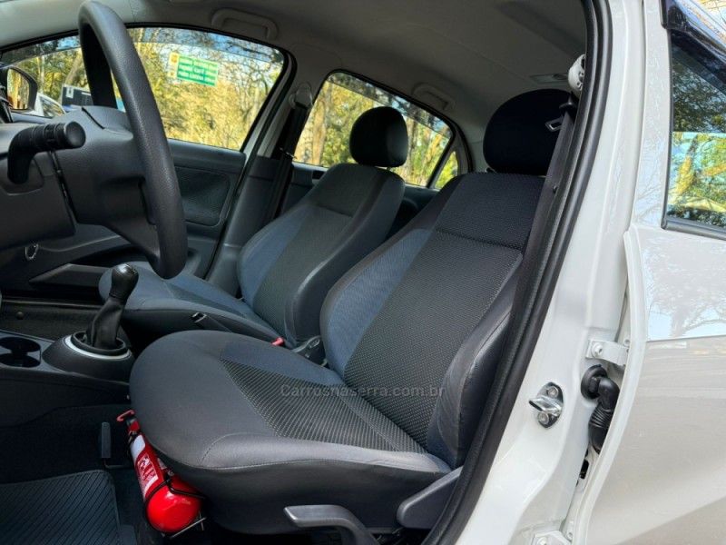 VOLKSWAGEN VOYAGE 1.0 MI CITY 8V 2014/2015 KASPER VEÍCULOS DOIS IRMÃOS / Carros no Vale