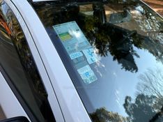 VOLKSWAGEN VOYAGE 1.0 MI CITY 8V 2014/2015 KASPER VEÍCULOS DOIS IRMÃOS / Carros no Vale