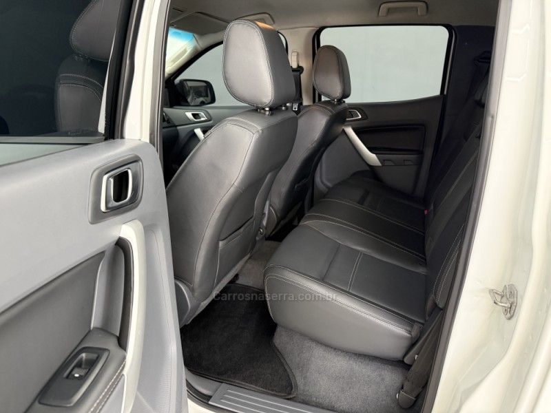 FORD RANGER 3.2 LIMITED 4X4 CD 20V 2015/2016 FOCAR VEÍCULOS CAXIAS DO SUL / Carros no Vale